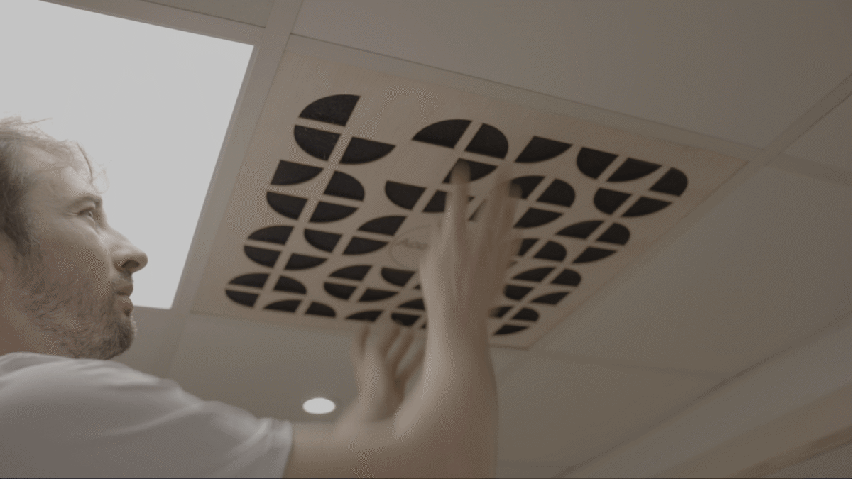 Plafondwolken - opgehangen akoestische panelen voor kantoor- en commerciële ruimtes